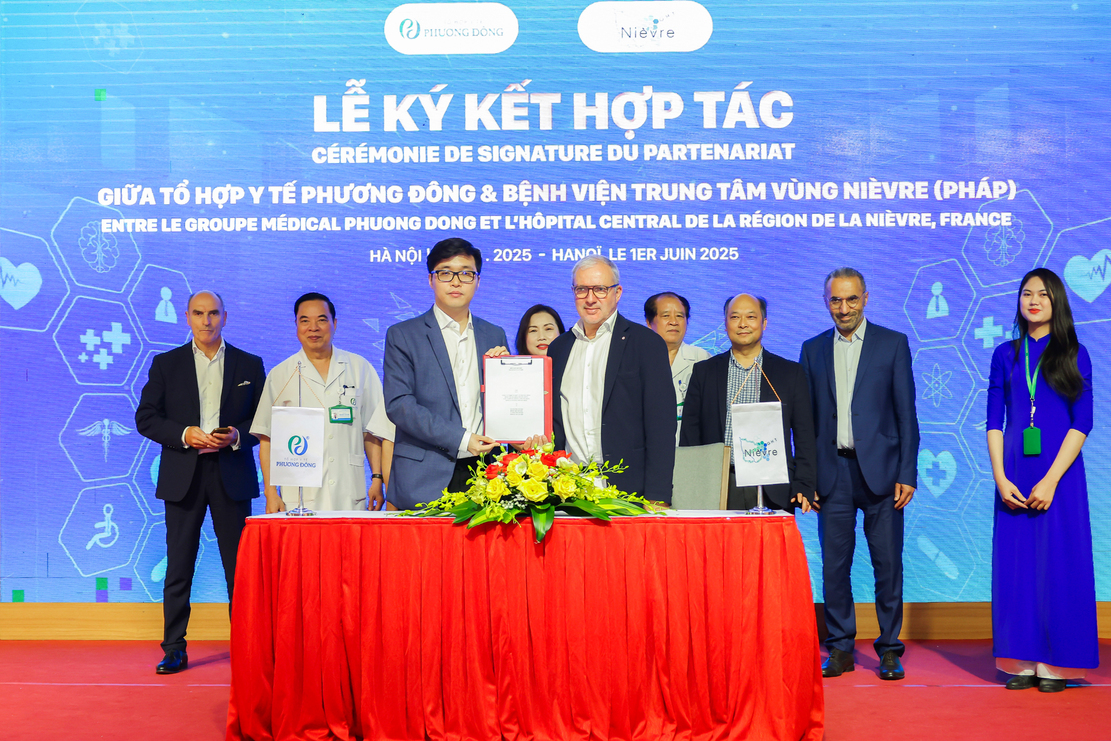 Đoàn chuyên gia y tế Cộng hòa Pháp thăm và thiết lập hợp tác với Tổ hợp Y tế Phương Đông