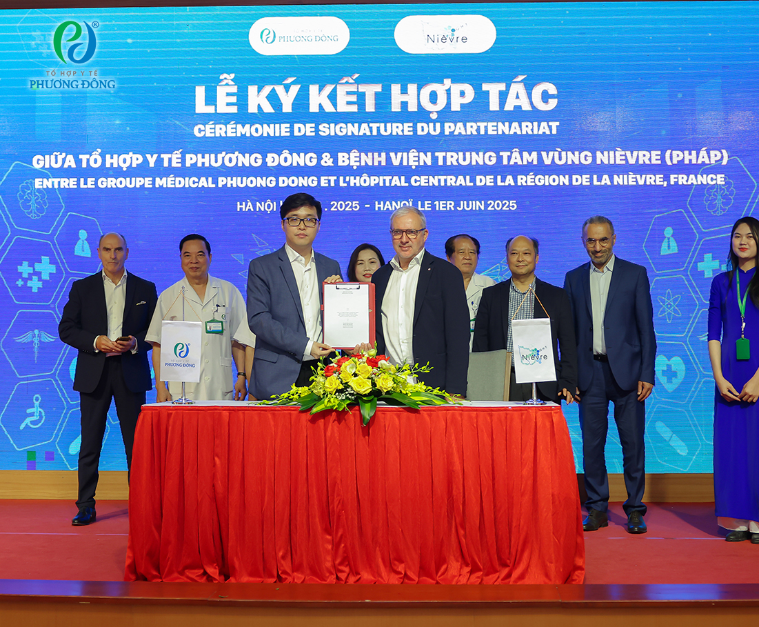 ĐOÀN CHUYÊN GIA Y TẾ CỘNG HÒA PHÁP VÀ TỔ HỢP Y TẾ PHƯƠNG ĐÔNG KÝ KẾT TRAO ĐỔI CHUYÊN MÔN VÀ MỞ RỘNG HỢP TÁC